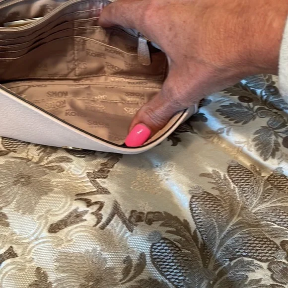 Michael Kors purse peach color - Picture 3 of 8